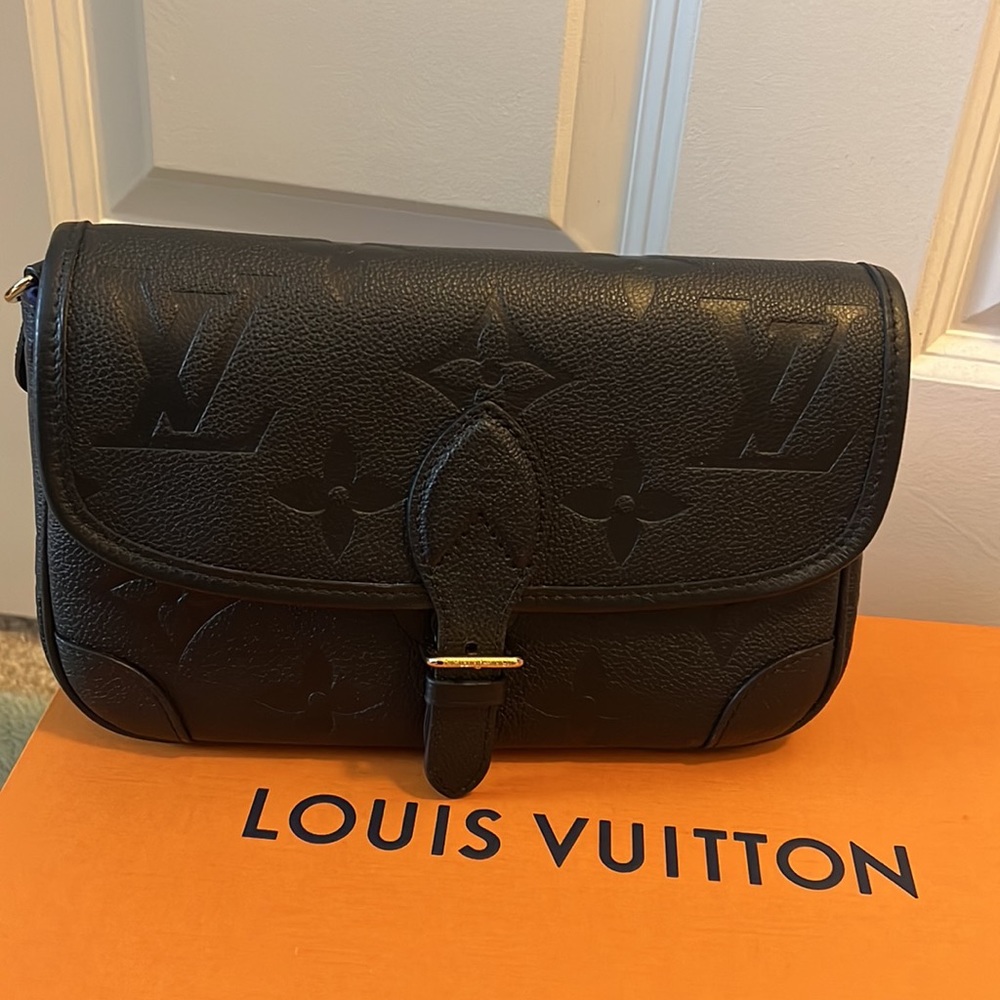 Louis Vuitton Diane Handbag Empreinte Leather - Picture 4 of 16